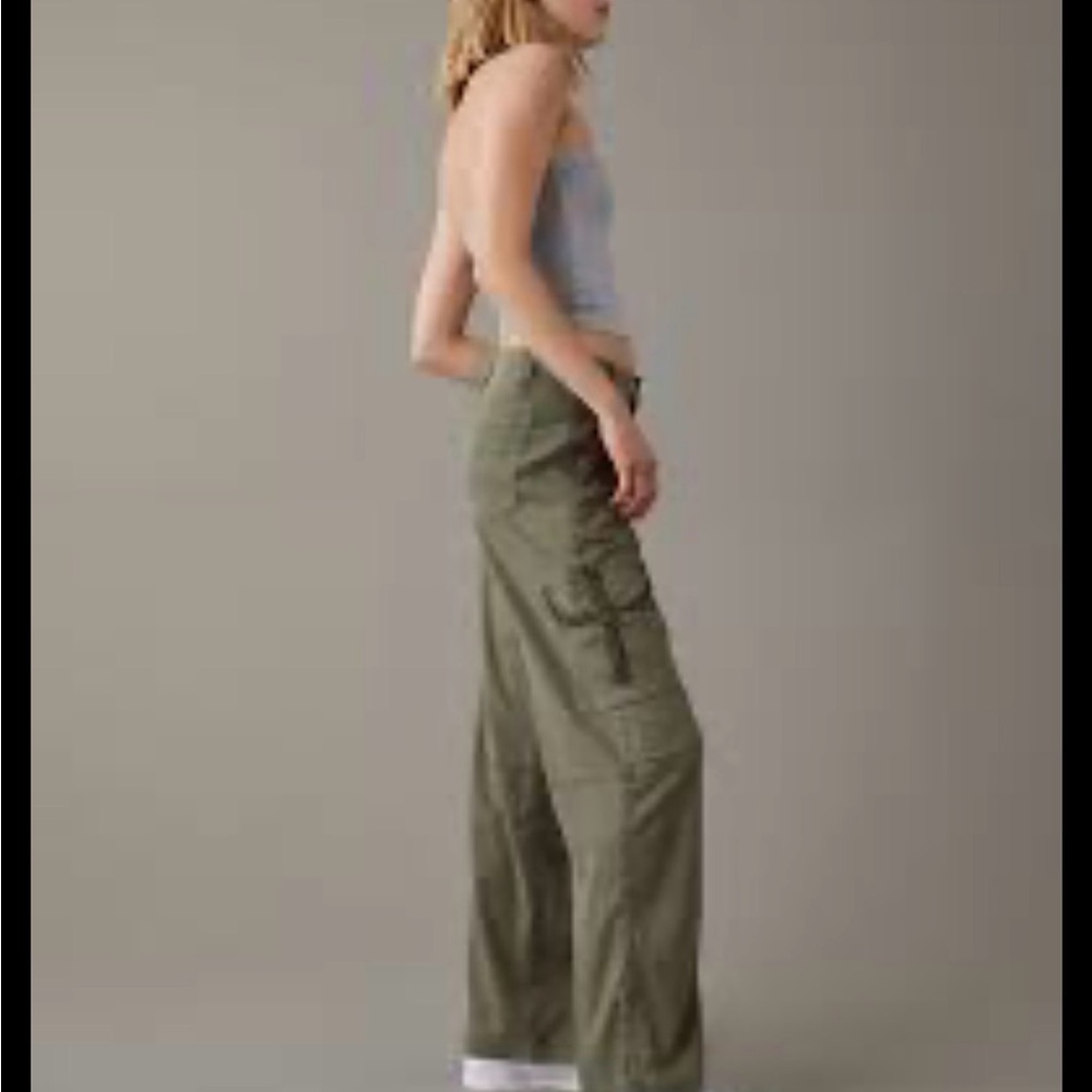 American Eagle Women's Cargo Pants - Picture 2 of 6